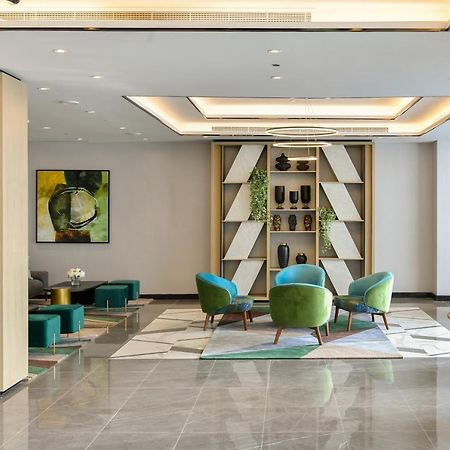 Damac Hills 2 Hotel, An Edge By Rotana Hotel ドバイ エクステリア 写真