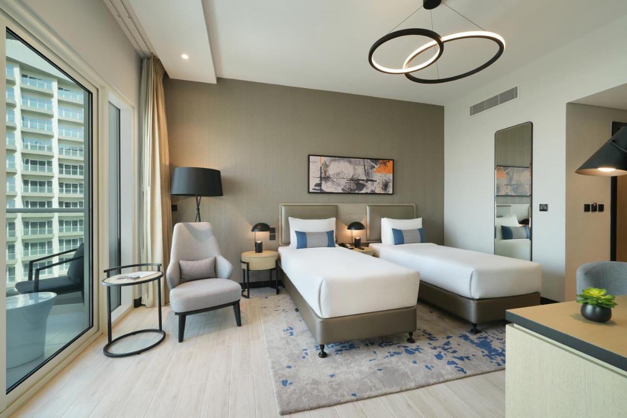 Damac Hills 2 Hotel, An Edge By Rotana Hotel ドバイ エクステリア 写真