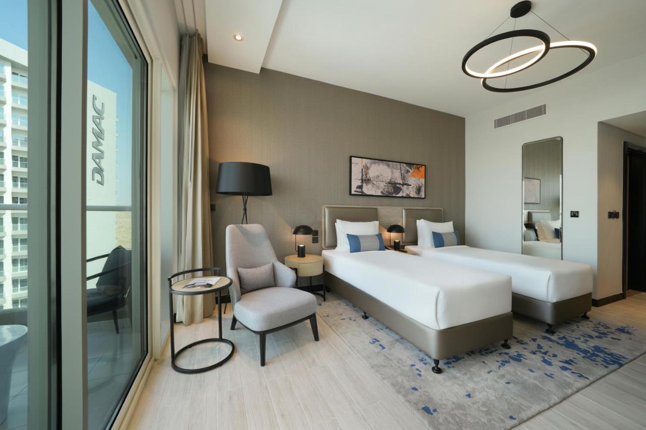 Damac Hills 2 Hotel, An Edge By Rotana Hotel ドバイ エクステリア 写真