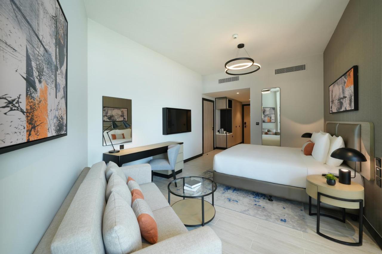 Damac Hills 2 Hotel, An Edge By Rotana Hotel ドバイ エクステリア 写真