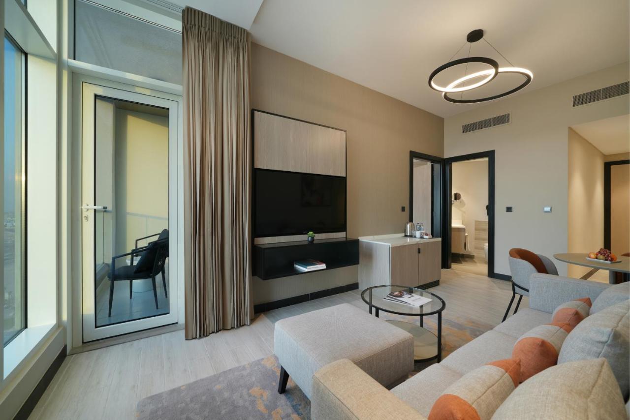 Damac Hills 2 Hotel, An Edge By Rotana Hotel ドバイ エクステリア 写真