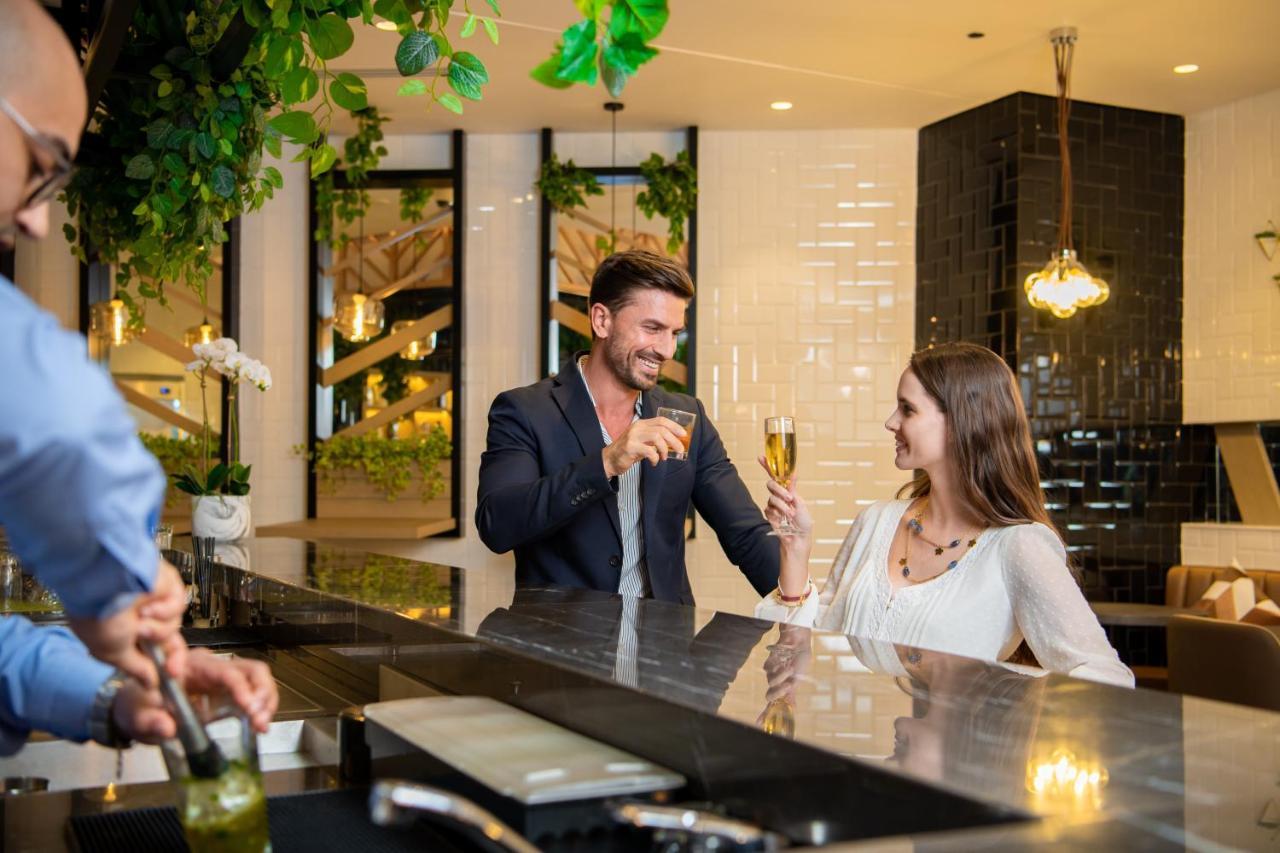 Damac Hills 2 Hotel, An Edge By Rotana Hotel ドバイ エクステリア 写真