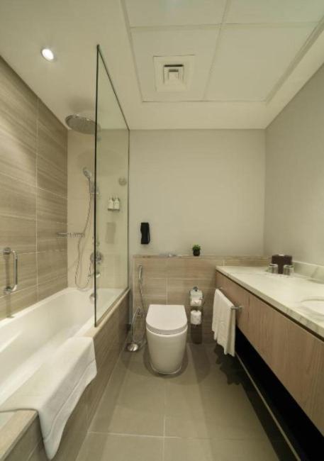 Damac Hills 2 Hotel, An Edge By Rotana Hotel ドバイ エクステリア 写真